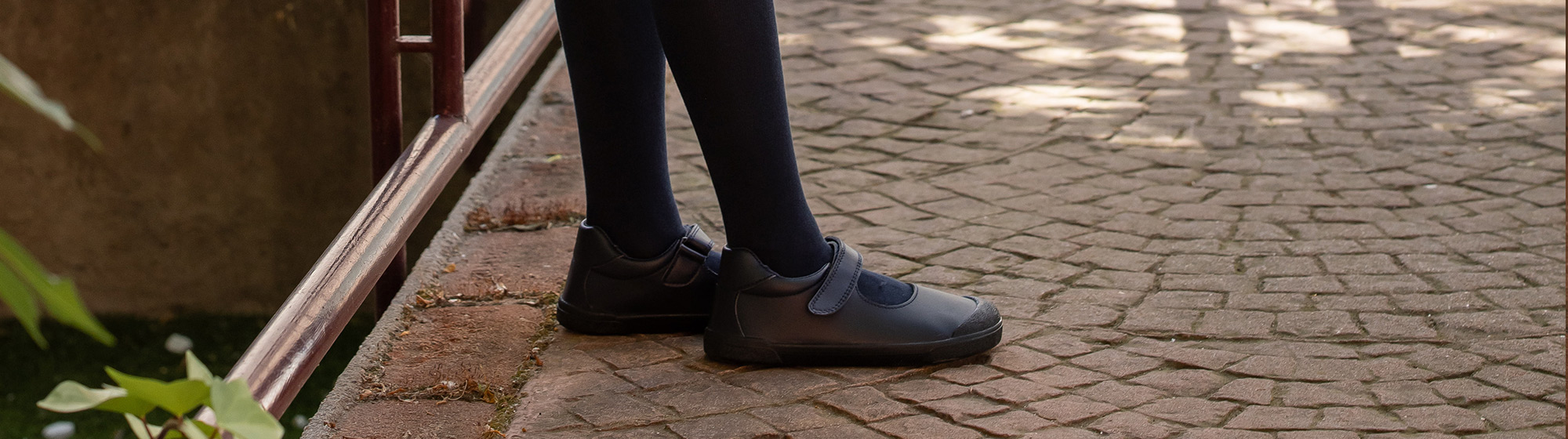Colegiales barefoot