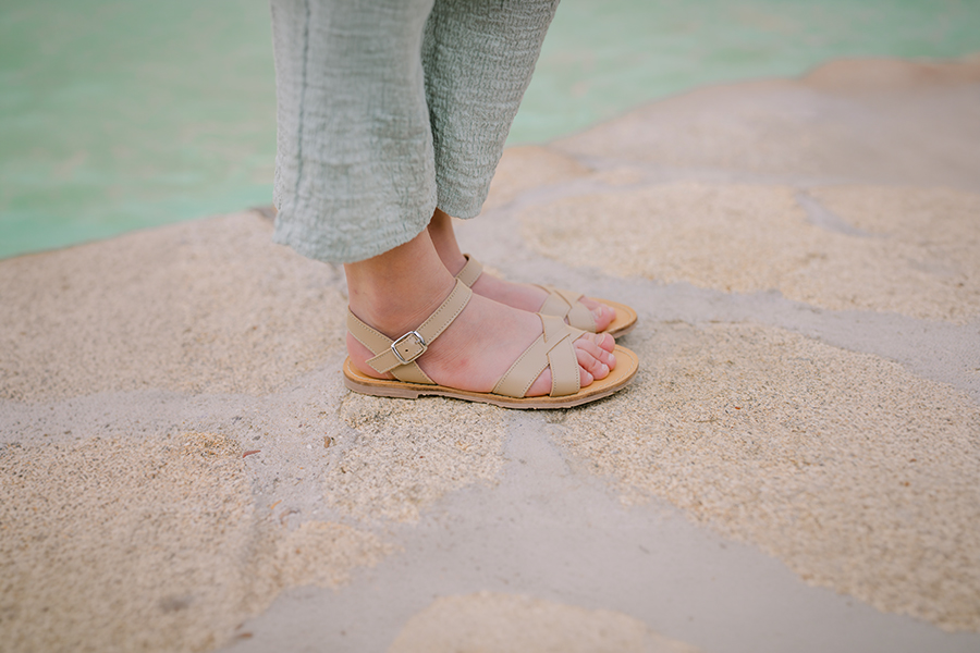 Plain Crossed Strap Flat Sandals
