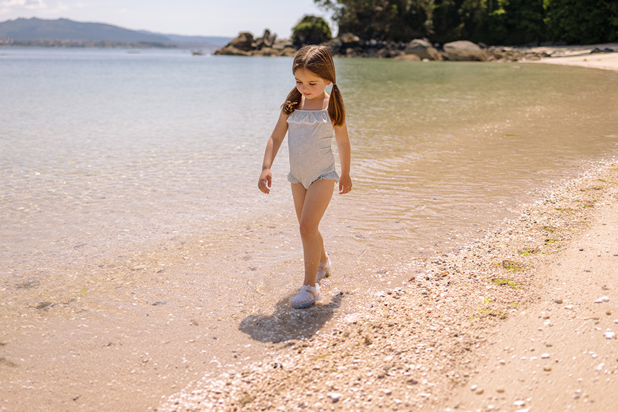 Basic jelly shoes with loop fasteners tobby