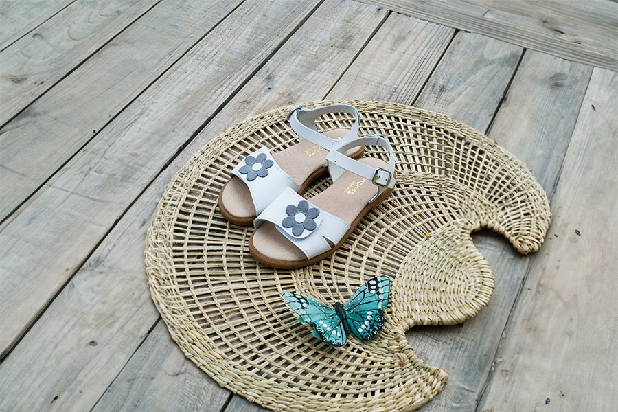 Wide strap adherent flower sandal with buckle closure