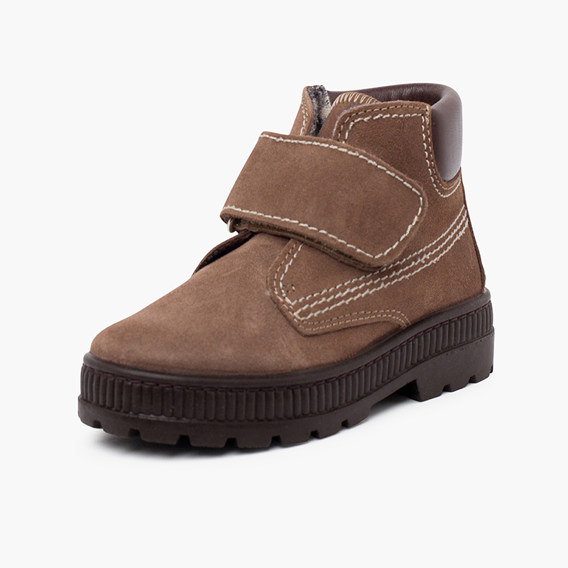 Track sole boots with adherent closure stitching Taupe
