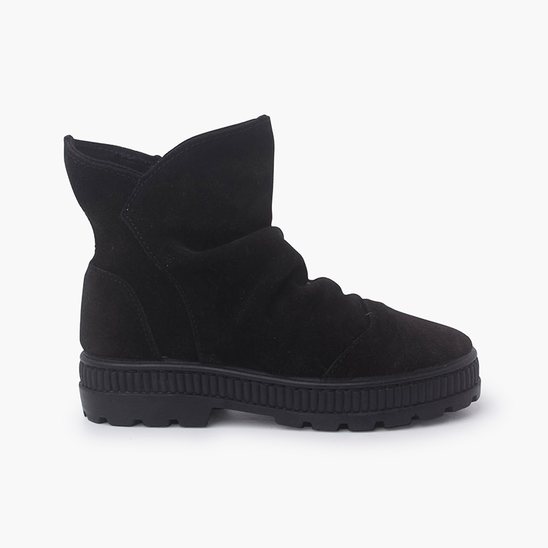 Suede boots with wrinkled effect Black