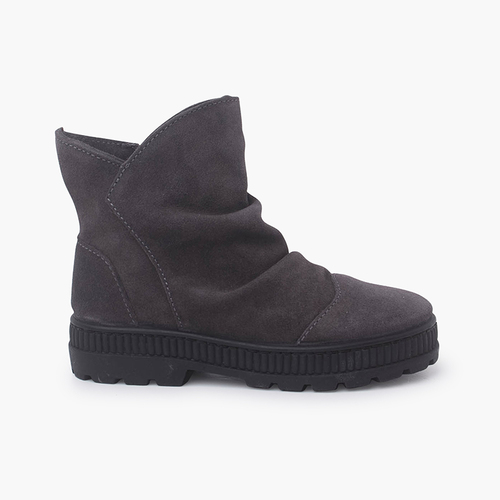 Suede boots with wrinkled effect Grey