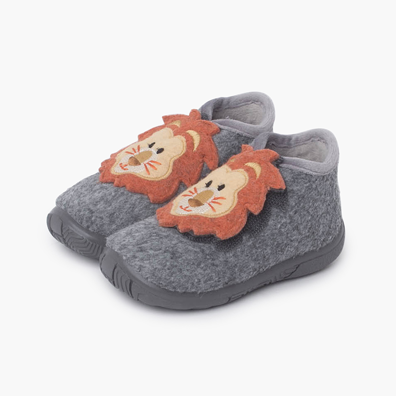 Slippers first steps animals Lion