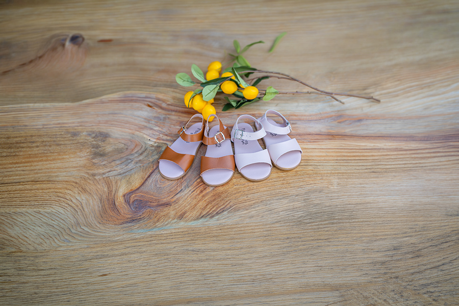 Plain barefoot sandals with buckle