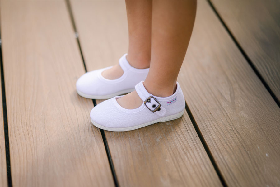 Flexible linen mary janes buckle