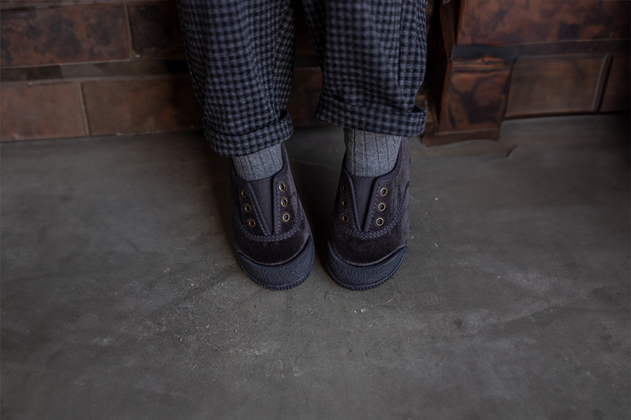 Velvet barefoot trainers without laces