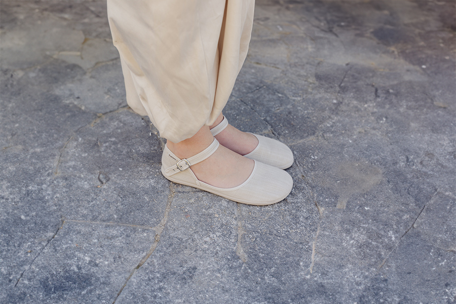 Low-cut barefoot Mary Janes women fine linen