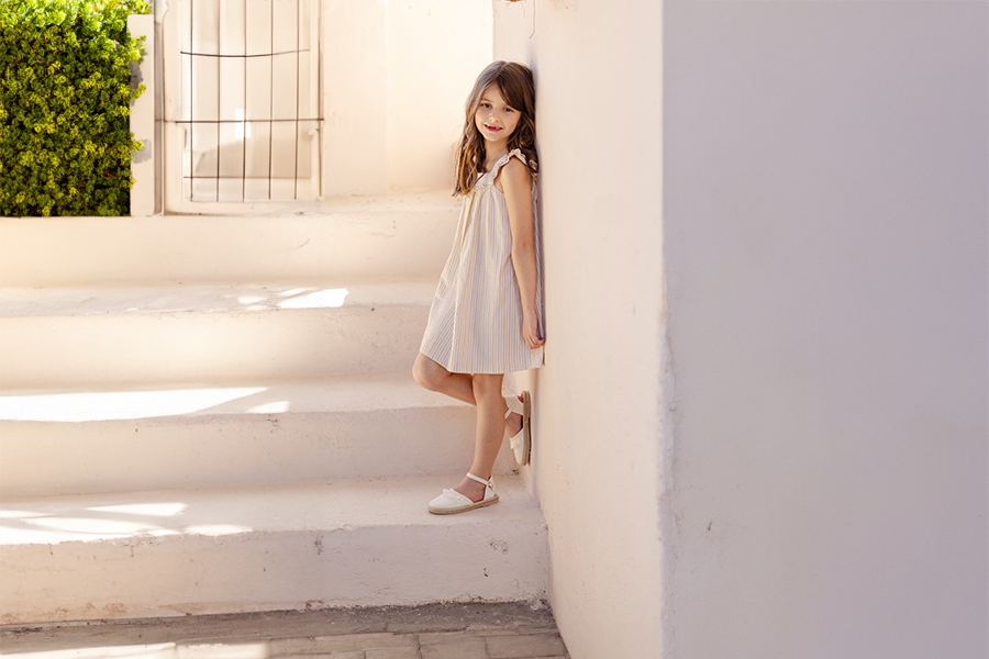 Girls’ espadrilles ruffle and buckle