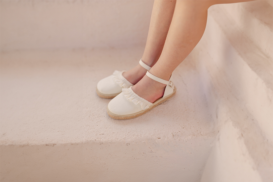 Girls’ espadrilles ruffle and buckle