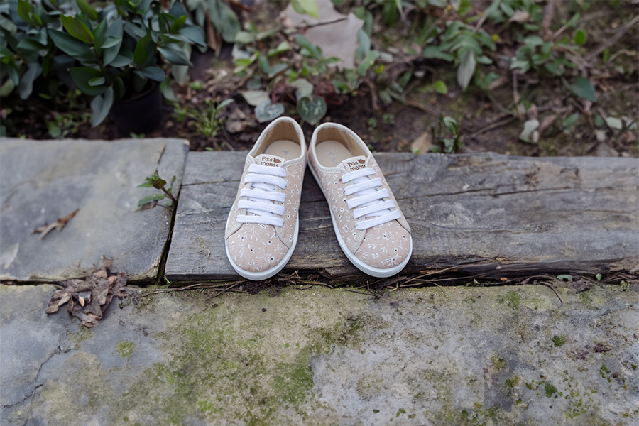 Girls’ lace-up trainers flowers