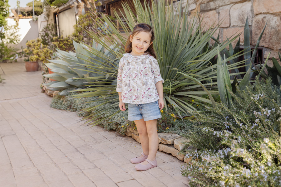 Barefoot linen Mary Janes hook-and-loop fastening