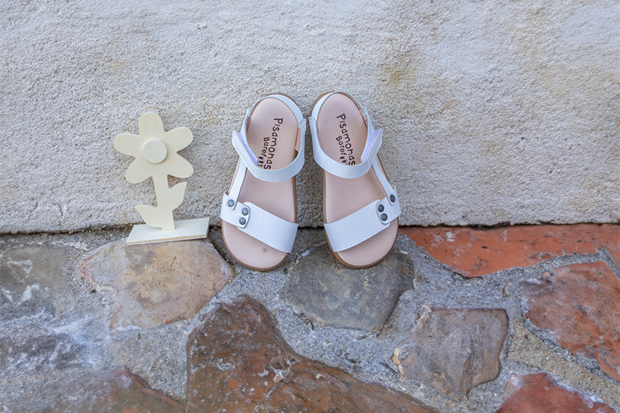 Girls’ leather barefoot sandals studs