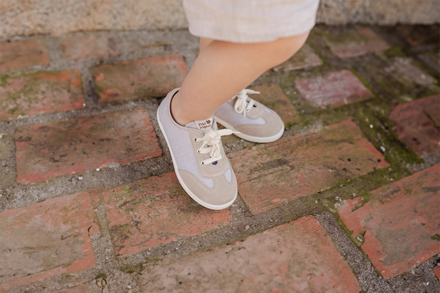 Mixed-material suede trainers laces
