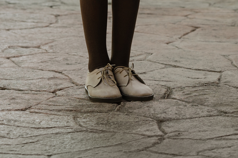 Barefoot leather-effect blucher fine laces