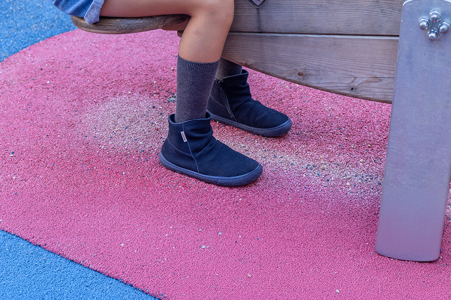 Crinkle-effect barefoot boots