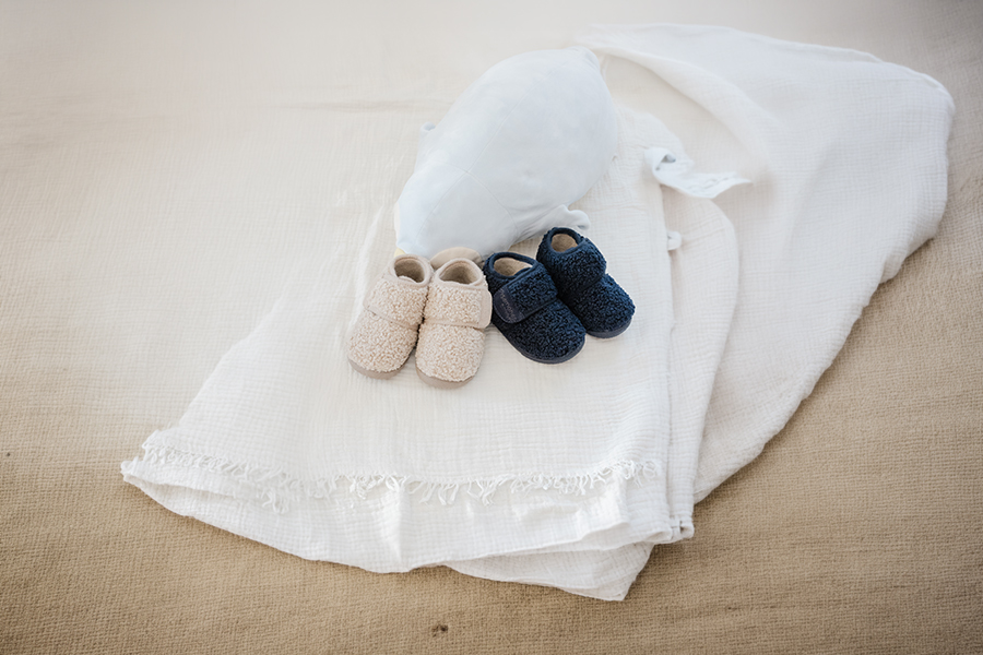 Children’s barefoot shearling-effect ankle slippers