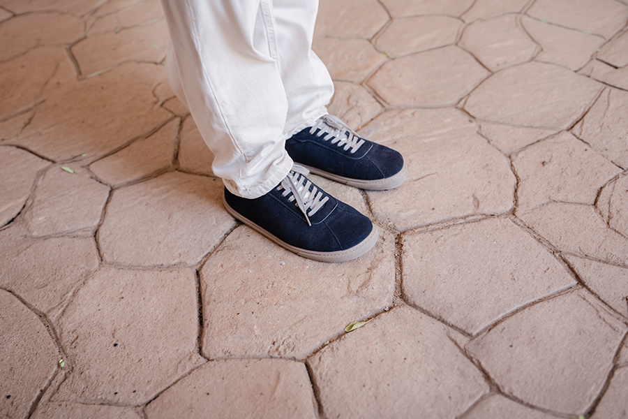 Barefoot suede-effect trainers contrast laces