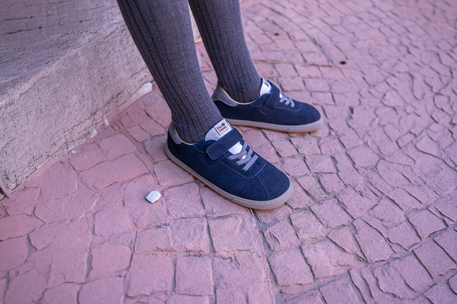 Barefoot suede trainers combined fastening