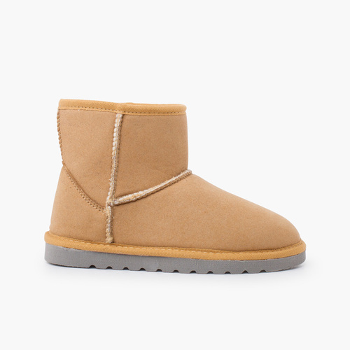 Low boots Australian type woman and children Camel