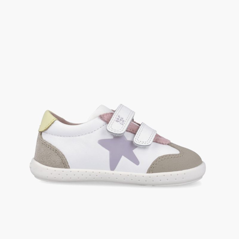 Barefoot first-step trainers star