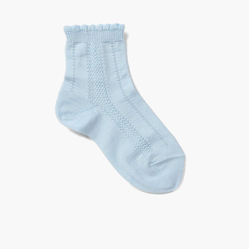 Short Socks with Scalloped Edges