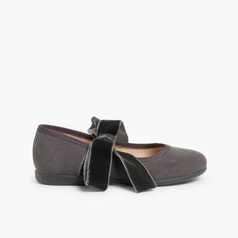 Mary Janes with a velvet bow for girls
