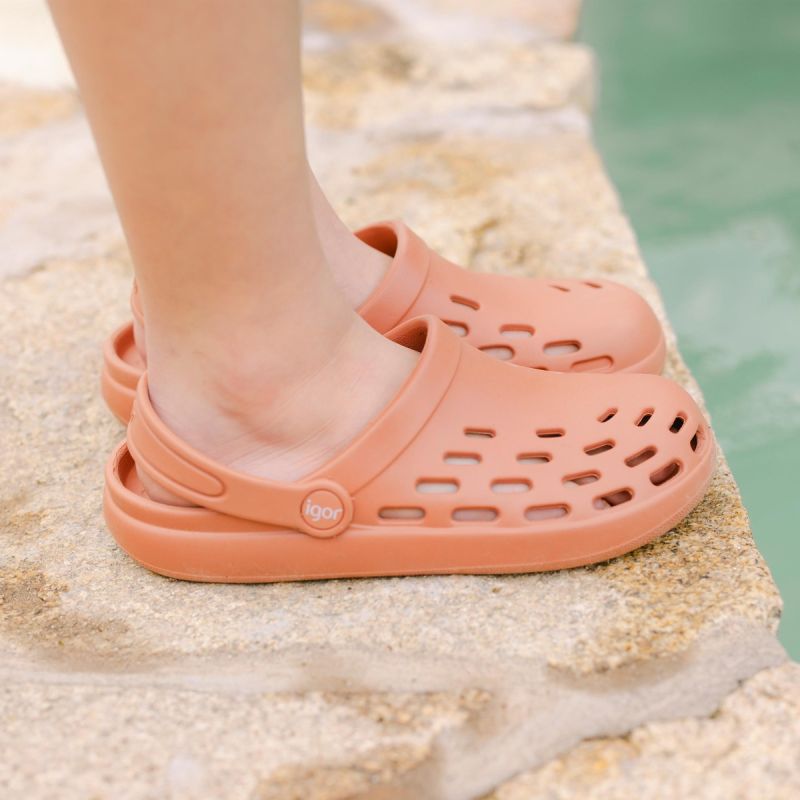 Extra light sport rubber clogs