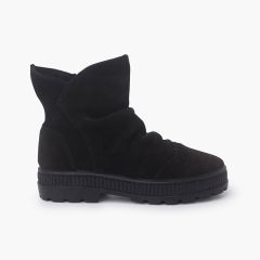 Suede boots with wrinkled effect Black