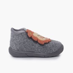 Slippers first steps animals Lion