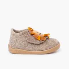 Barefoot animal slippers Lion