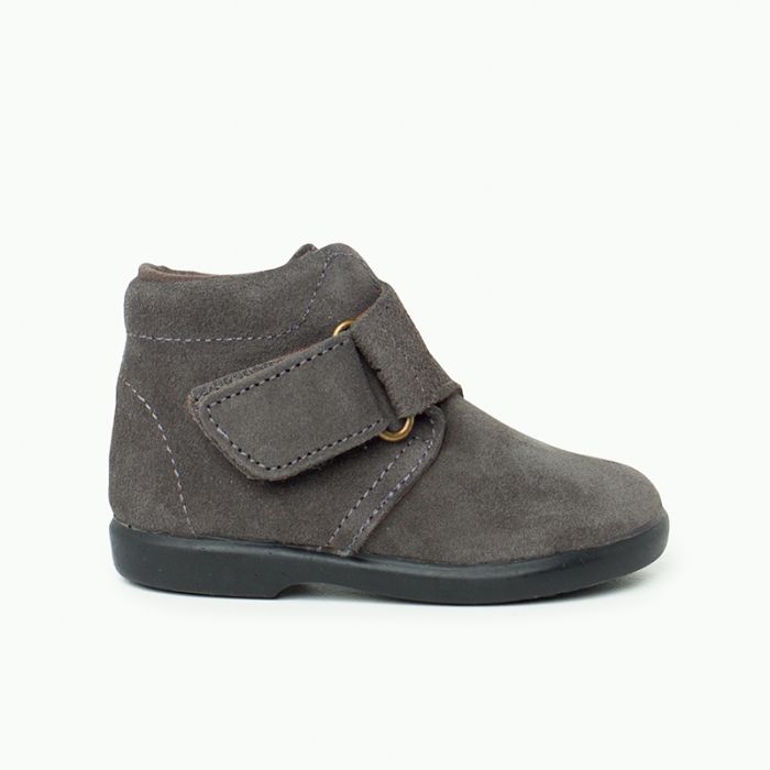 Split cross strap adherent boot