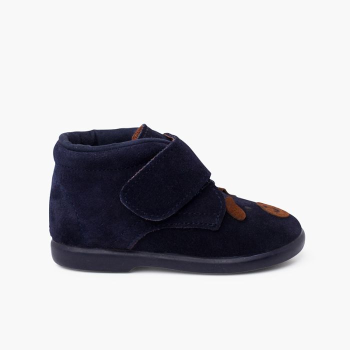 Doggy suede boots with adherent closure