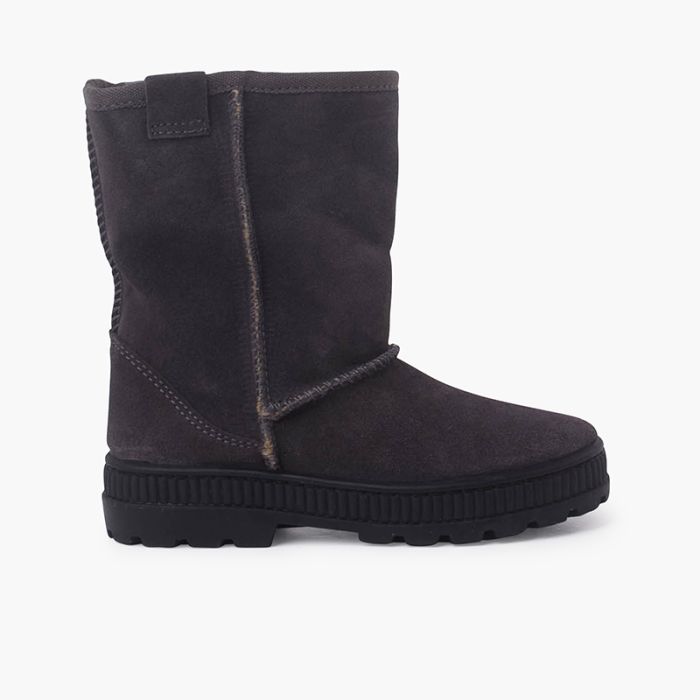 Australian Style Boot with wide sole and sheepskin