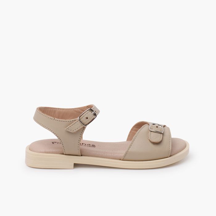Leather sandals buckle fastening