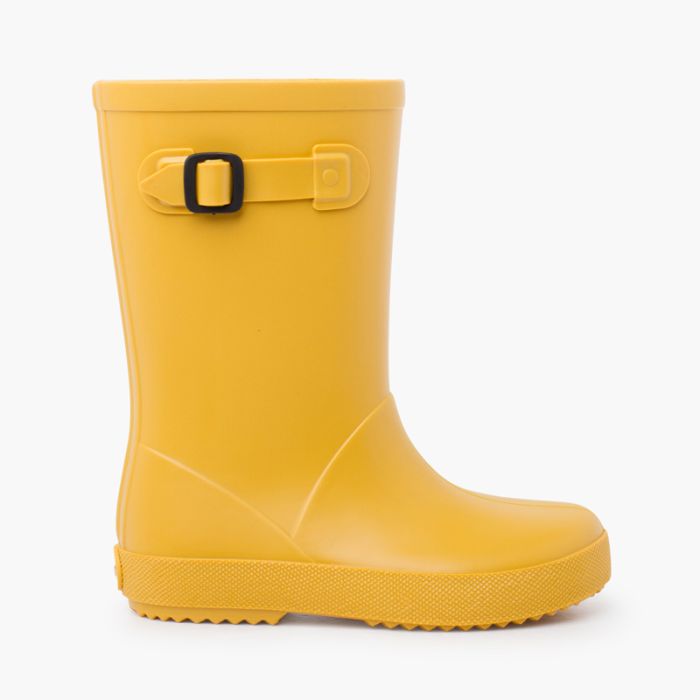  Pastel buckle rain boots