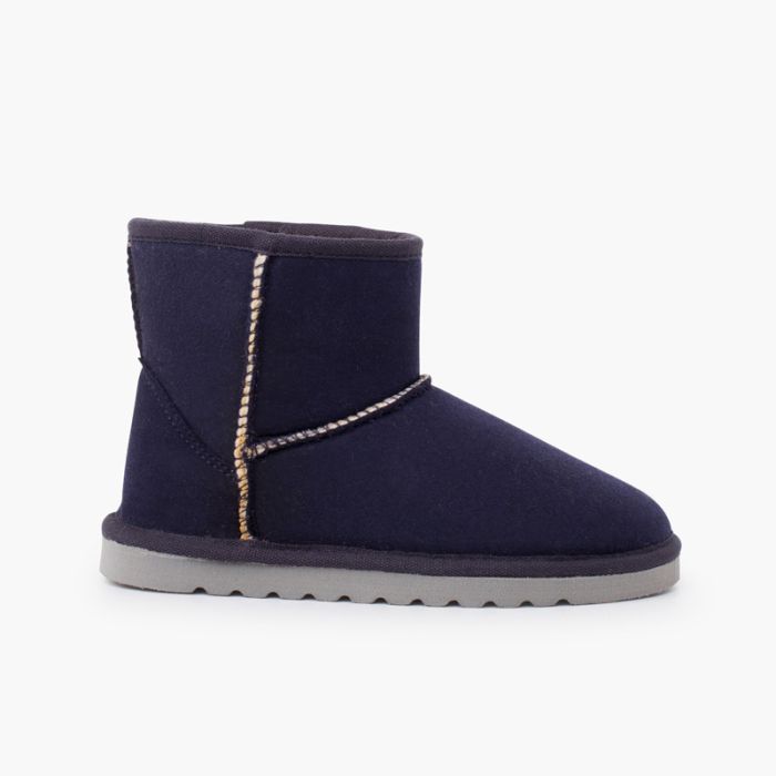 Low boots Australian type woman and children