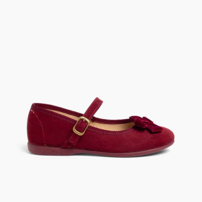 Girl´s Mary Janes with a velvet bow and buckle 