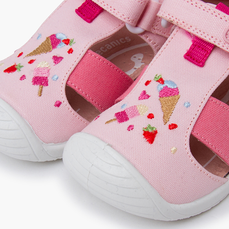 ICE CREAMS AND HEARTS