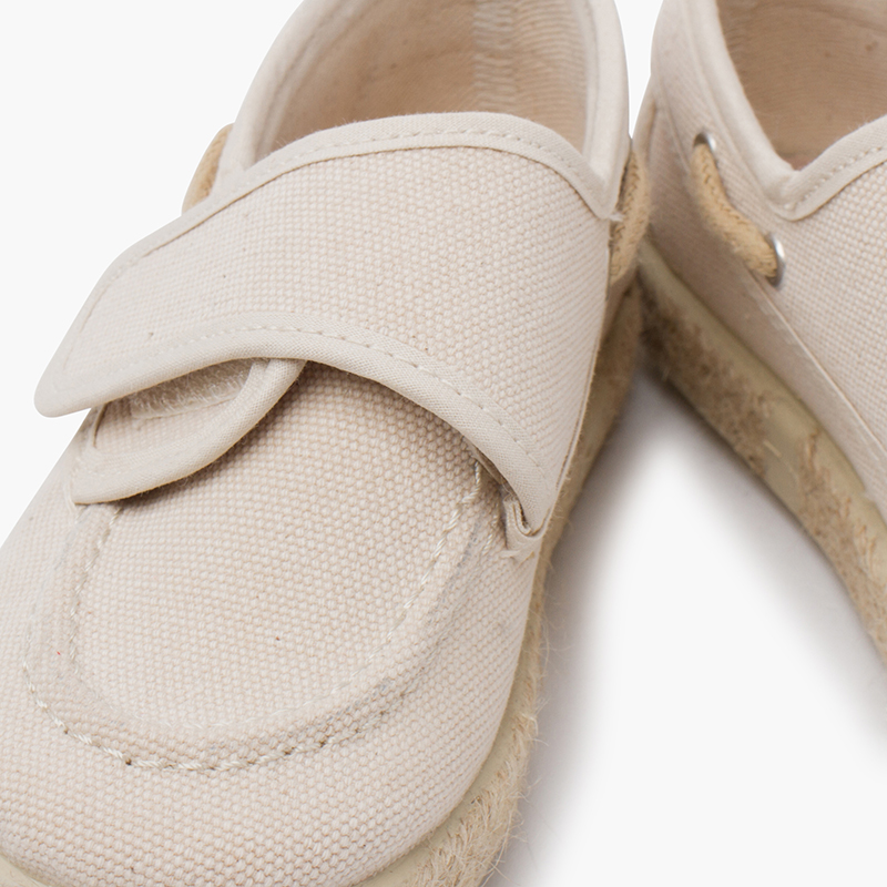 CORD DETAIL AROUND THE SHOE