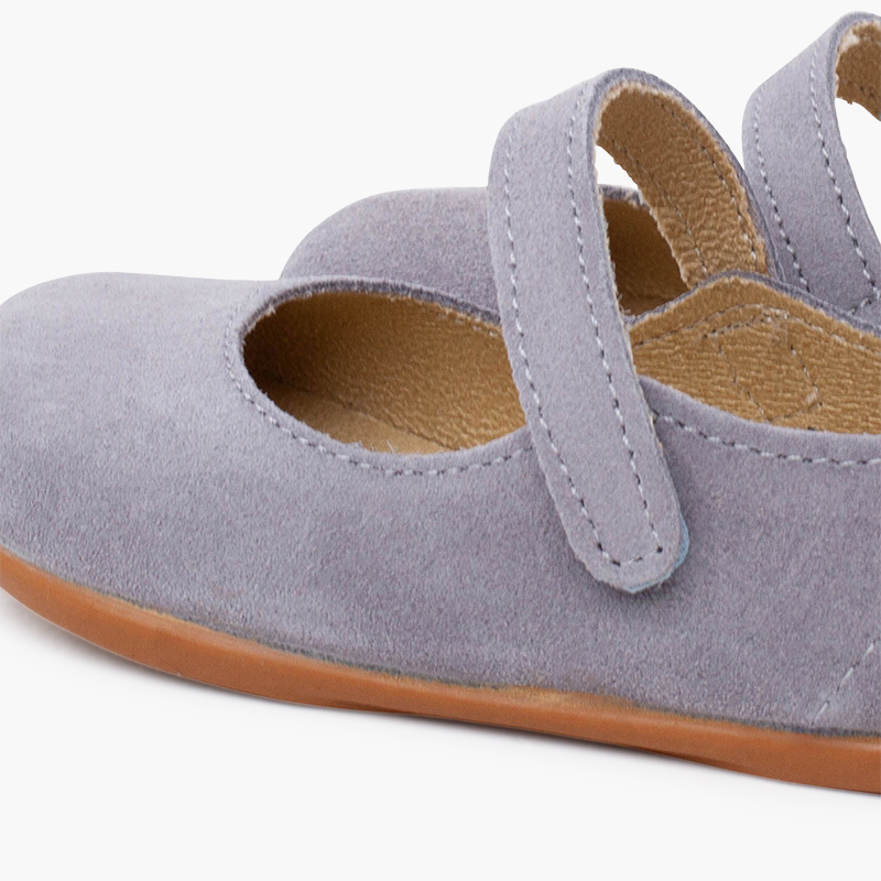 MINIMALIST FLOWER GIRLS